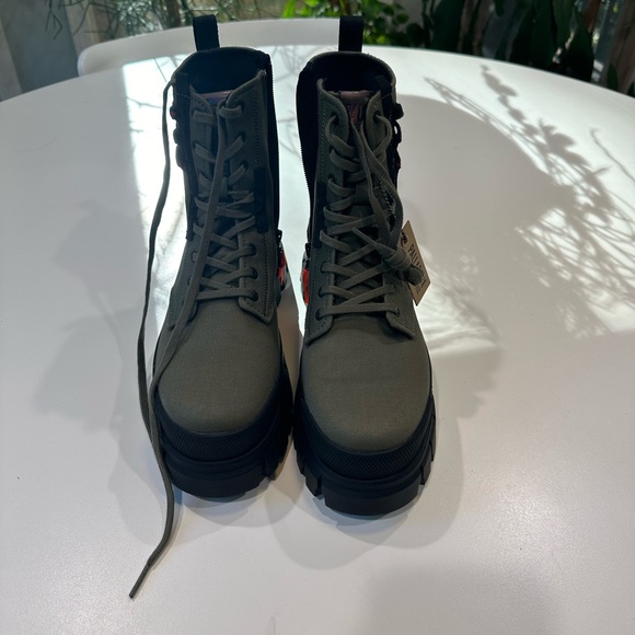 REVOLT BOOT TX - Picture 9 of 14